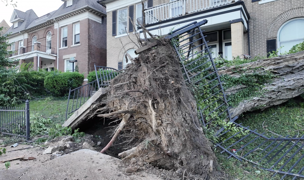 La Solidaridad No Puede Ser Un Lujo: St. Louis Necesita Acción Comunitaria Tras el Tornado del 16 de Mayo 3